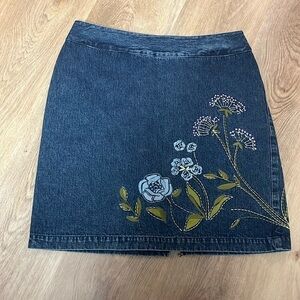 Beautiful Embroidered Y2K Denim Valerie Stevens Zip Back Skirt w Pockets size 4